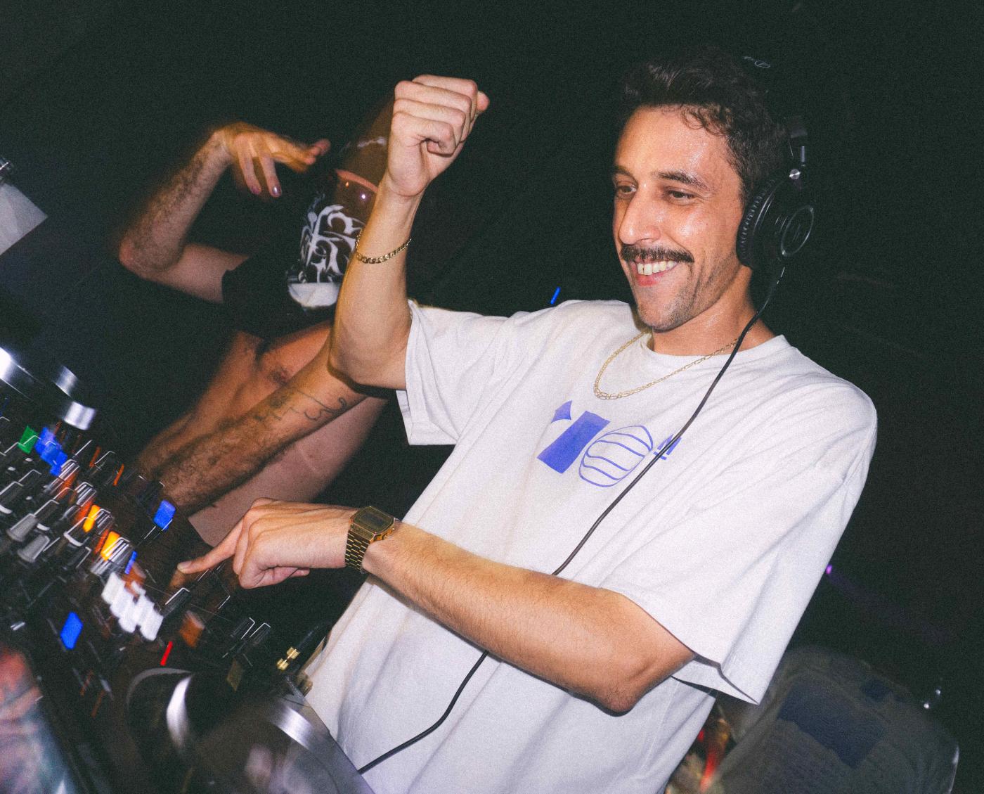 Lukrø B2B Dr.100 representaron la casa